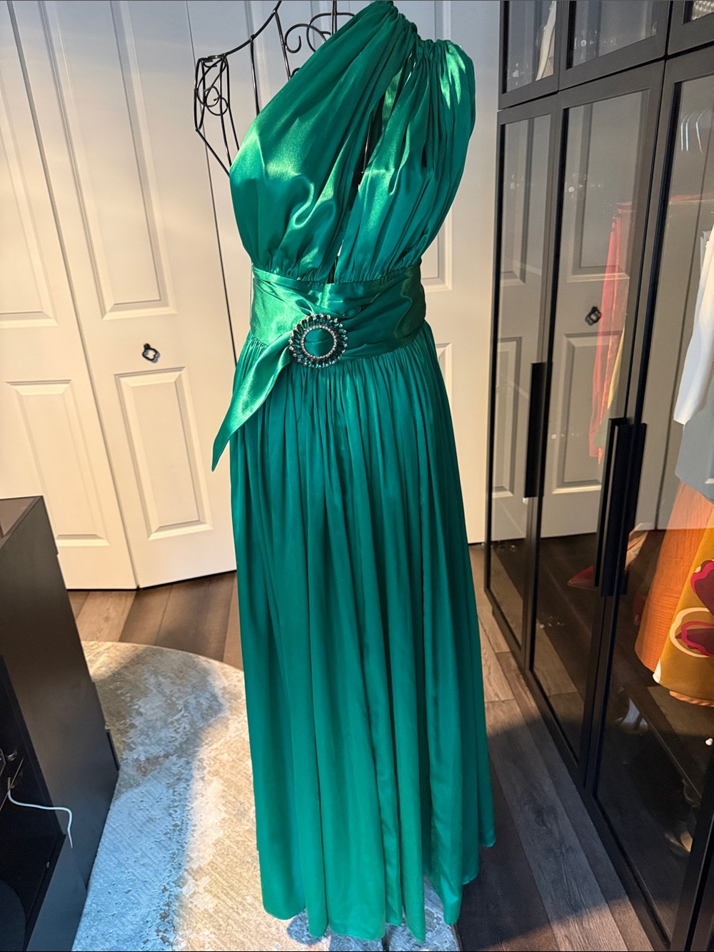 Bronx and Banco One-Shoulder Emerald Green Satin Gown with Brooch Waist